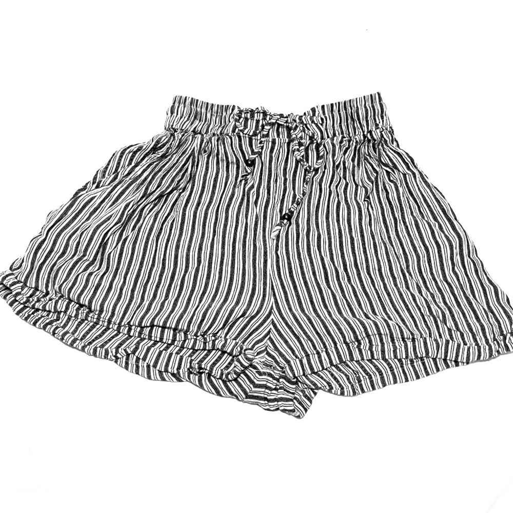 Cute striped high-waisted shorts.
